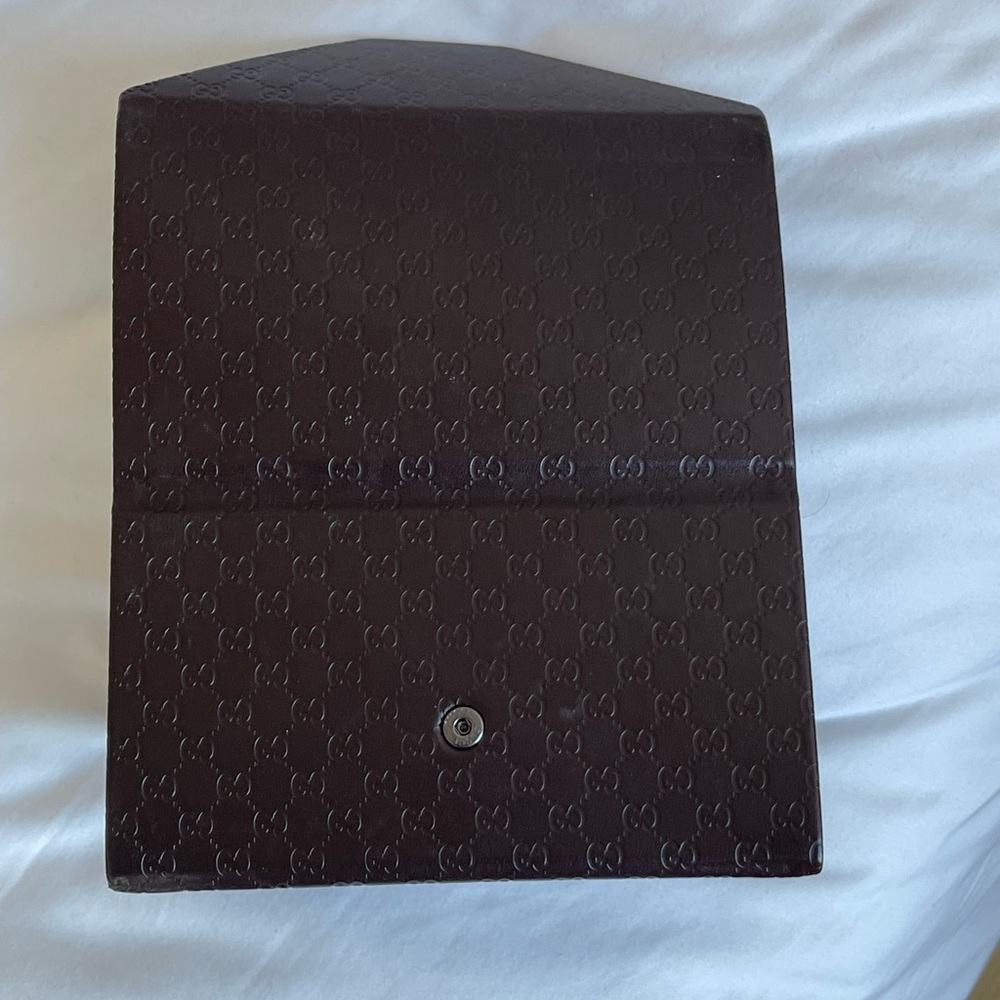 GUCC Authentic holding sunglasses case - Picture 5 of 12
